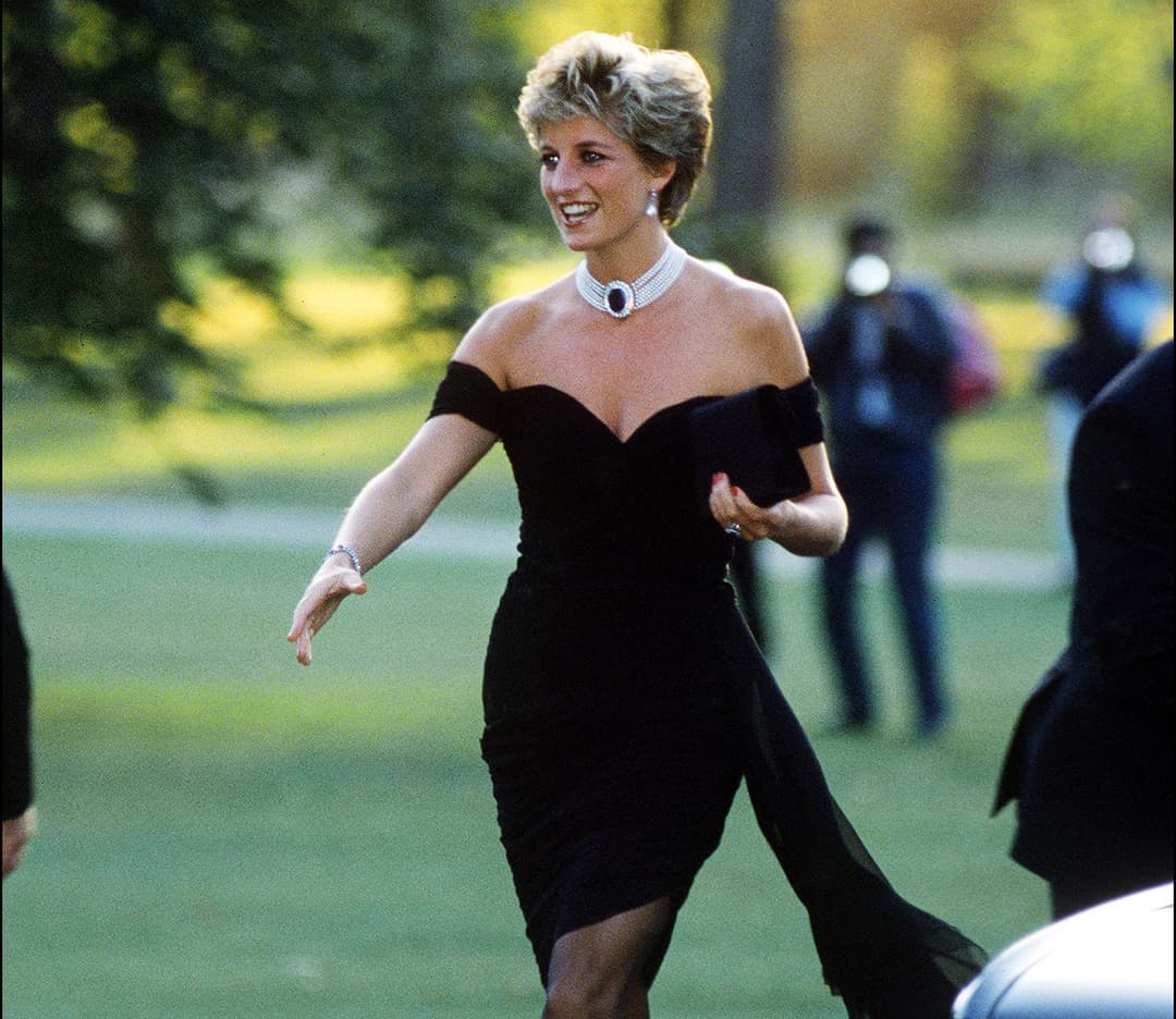 Princess Diana’s ‘Revenge Dress’ keert na dertig jaar terug